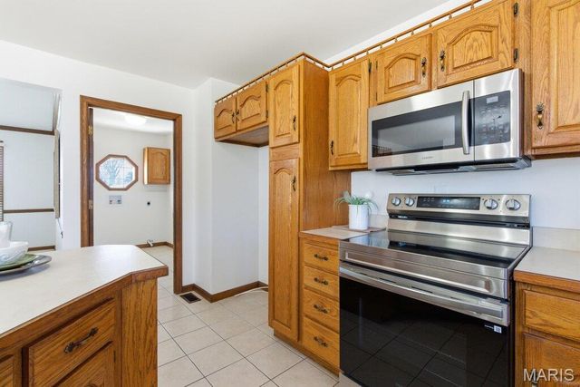 1104 S Charlemagne Drive, Lake St Louis, MO 63367