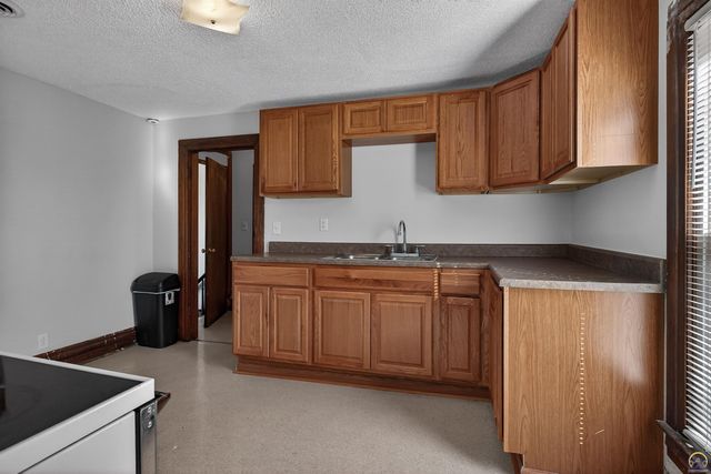 305 Wisconsin AVE, Holton, KS 66436