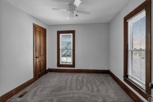 305 Wisconsin AVE, Holton, KS 66436