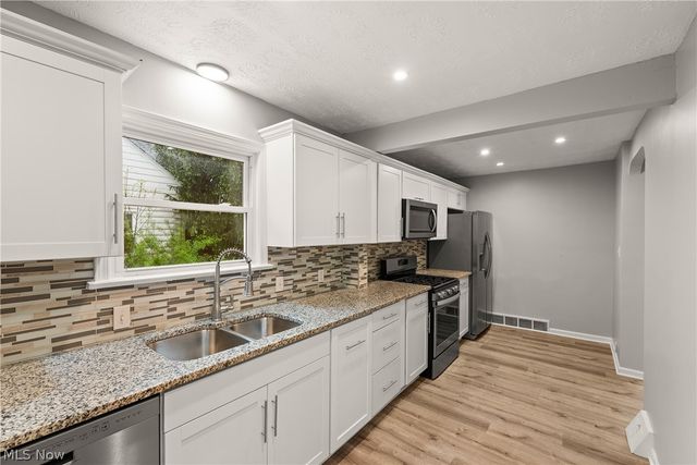 7623 Macedonia Road, Oakwood, OH 44146