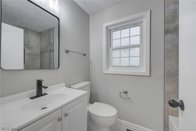 7623 Macedonia Road, Oakwood, OH 44146