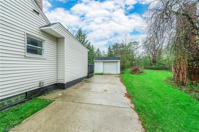 7623 Macedonia Road, Oakwood, OH 44146