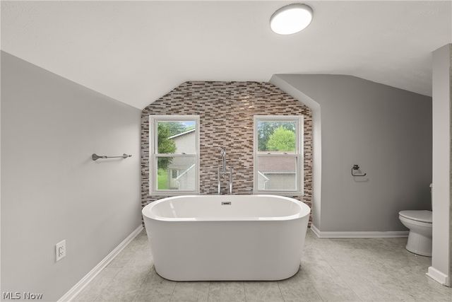 7623 Macedonia Road, Oakwood, OH 44146