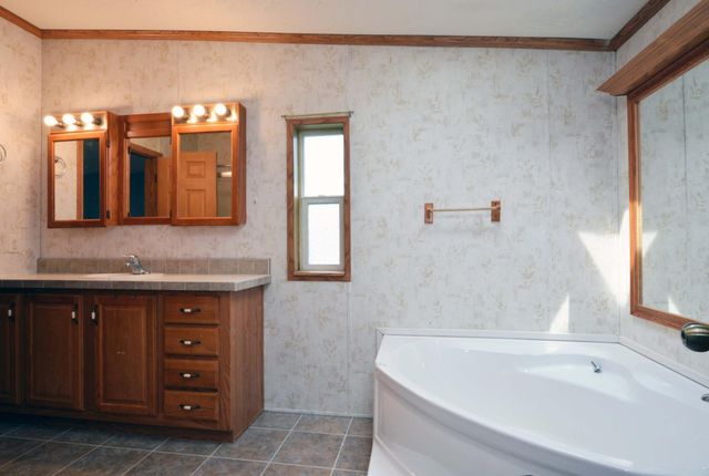 1367 Birchview Drive, Maplewood, MN 55119