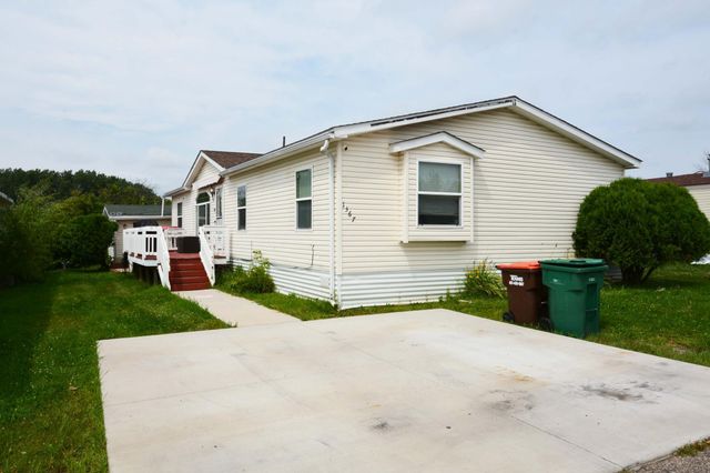 1367 Birchview Drive, Maplewood, MN 55119