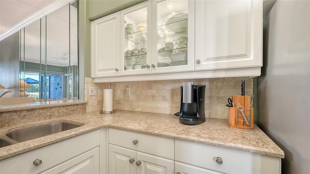 9447 FOREST HILLS CIRCLE, Sarasota, FL 34238