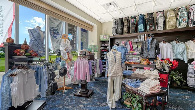 9447 FOREST HILLS CIRCLE, Sarasota, FL 34238