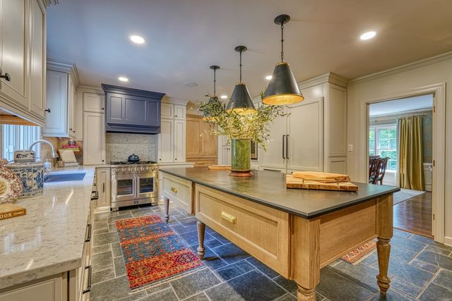 301 Dunbarton Court, Spartanburg, SC 29307