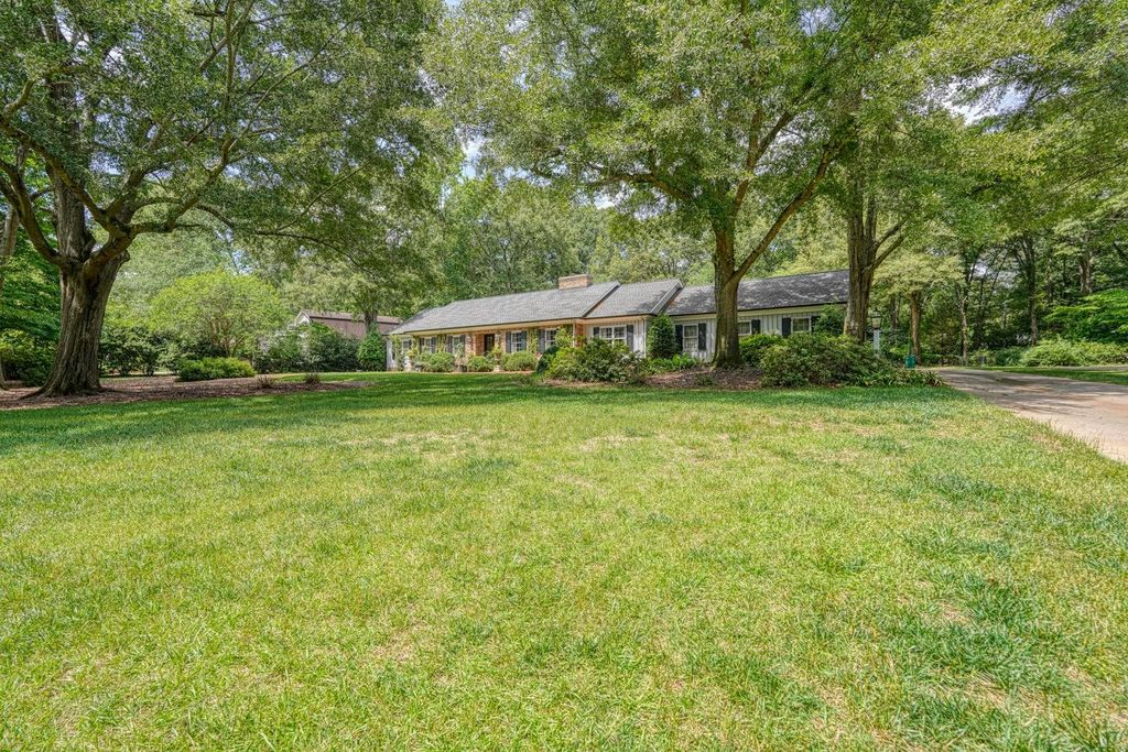 301 Dunbarton Court, Spartanburg, SC 29307