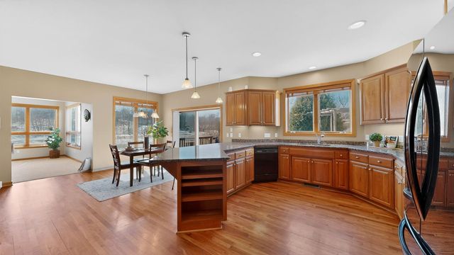 4823 Scenic Oak Drive SW, Rochester, MN 55902