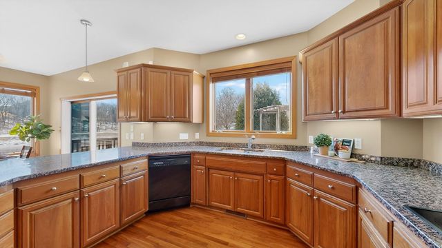 4823 Scenic Oak Drive SW, Rochester, MN 55902