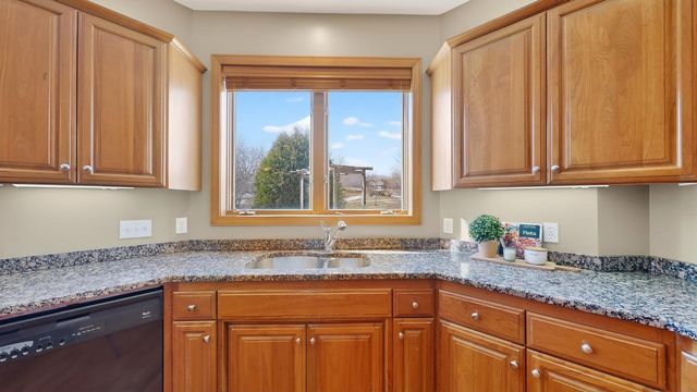 4823 Scenic Oak Drive SW, Rochester, MN 55902