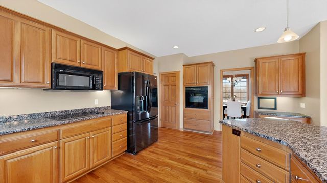 4823 Scenic Oak Drive SW, Rochester, MN 55902