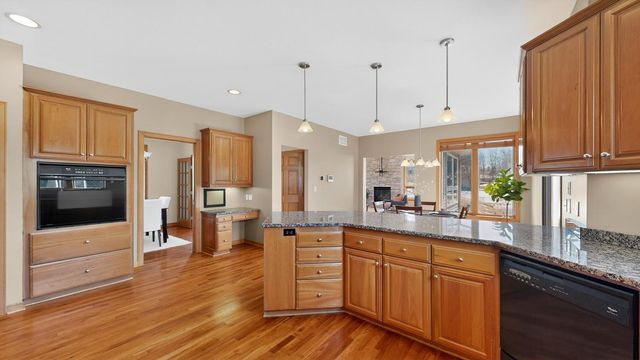 4823 Scenic Oak Drive SW, Rochester, MN 55902