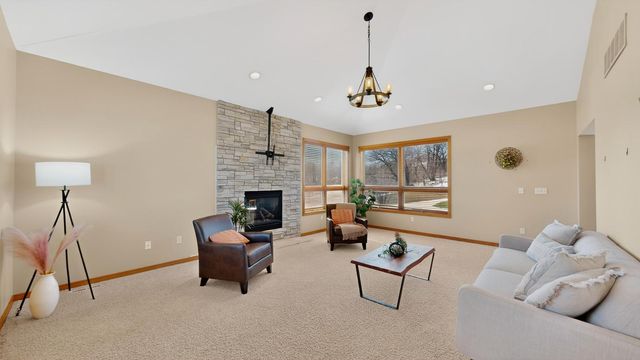 4823 Scenic Oak Drive SW, Rochester, MN 55902