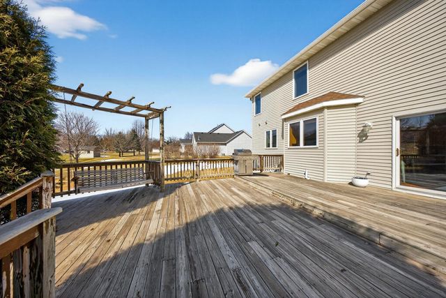 4823 Scenic Oak Drive SW, Rochester, MN 55902