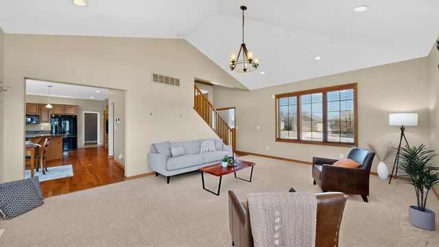 4823 Scenic Oak Drive SW, Rochester, MN 55902