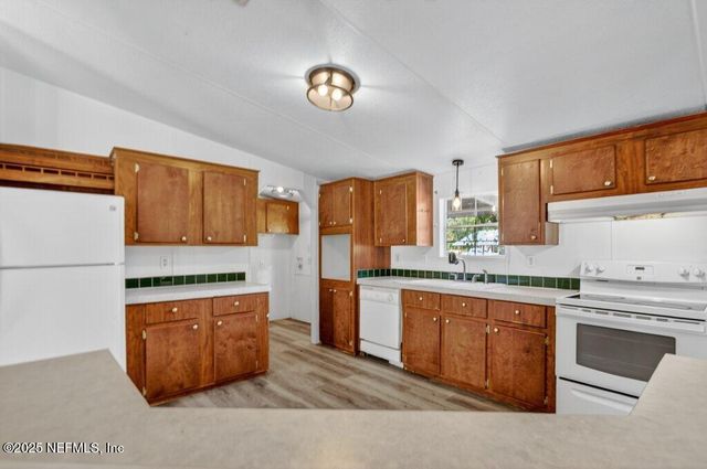 9899 BARBER Loop, Macclenny, FL 32063