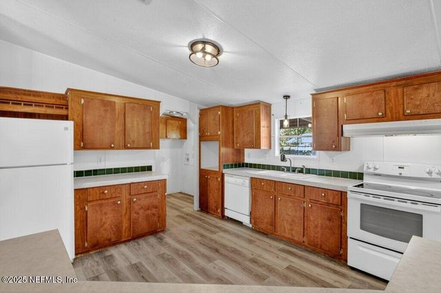 9899 BARBER Loop, Macclenny, FL 32063