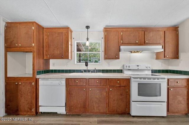 9899 BARBER Loop, Macclenny, FL 32063