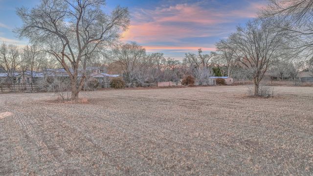 916 Chamisal Road NW, Albuquerque, NM 87107