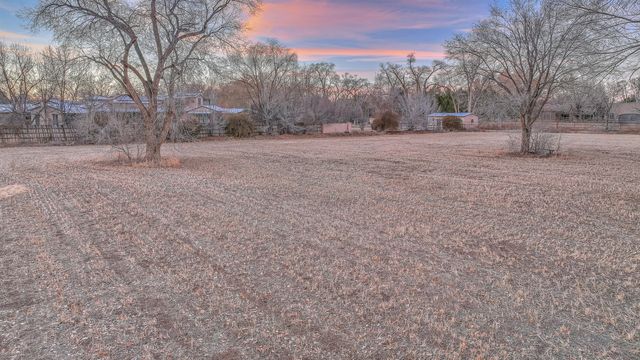 916 Chamisal Road NW, Albuquerque, NM 87107