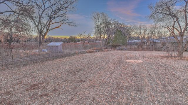 916 Chamisal Road NW, Albuquerque, NM 87107