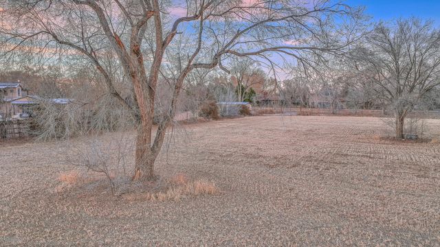 916 Chamisal Road NW, Albuquerque, NM 87107