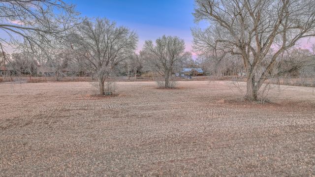 916 Chamisal Road NW, Albuquerque, NM 87107