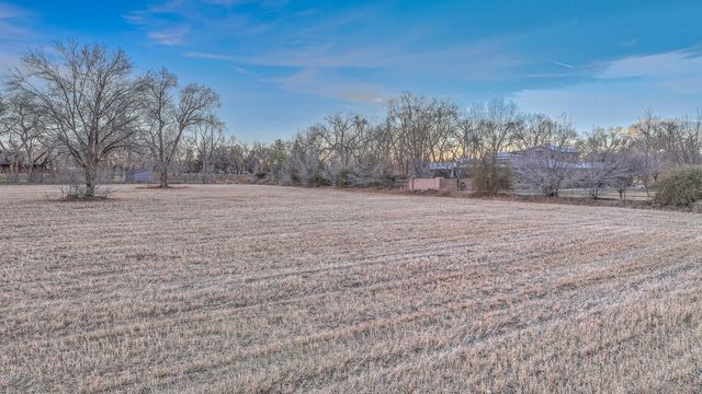 916 Chamisal Road NW, Albuquerque, NM 87107