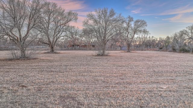 916 Chamisal Road NW, Albuquerque, NM 87107