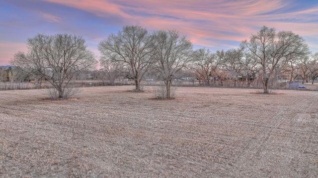 916 Chamisal Road NW, Albuquerque, NM 87107