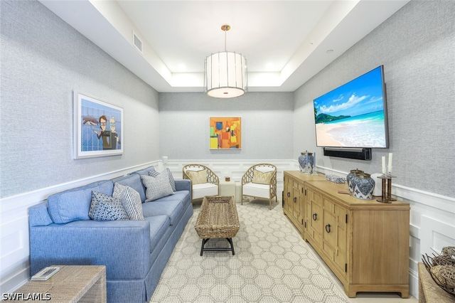 1135 3rd AVE S 319, Naples, FL 34102