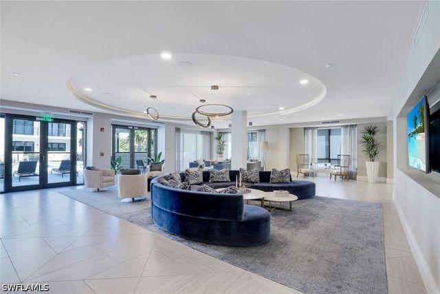 1135 3rd AVE S 319, Naples, FL 34102