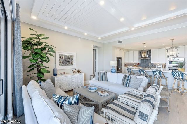 1135 3rd AVE S 319, Naples, FL 34102