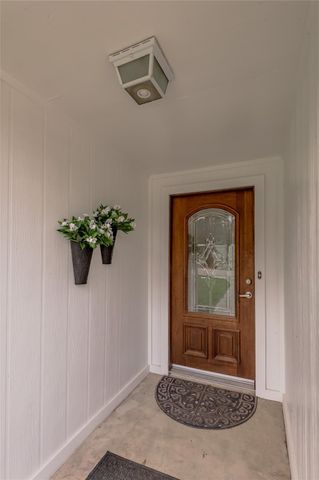 202 Sunset Lake Road, Huntsville, TX 77340