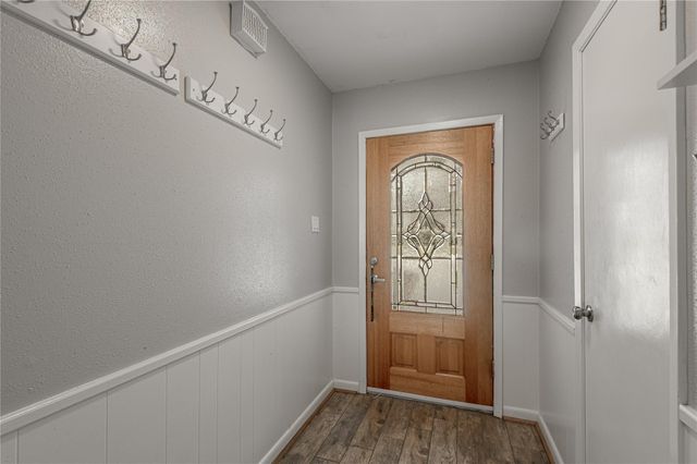 202 Sunset Lake Road, Huntsville, TX 77340