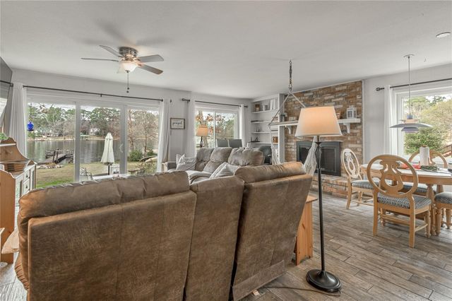 202 Sunset Lake Road, Huntsville, TX 77340