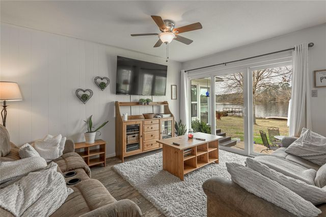 202 Sunset Lake Road, Huntsville, TX 77340