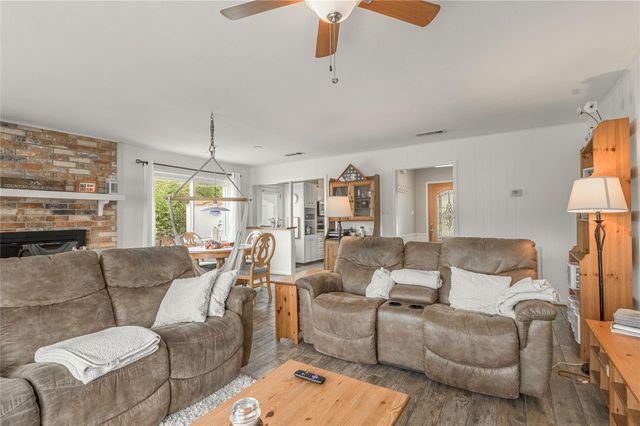 202 Sunset Lake Road, Huntsville, TX 77340