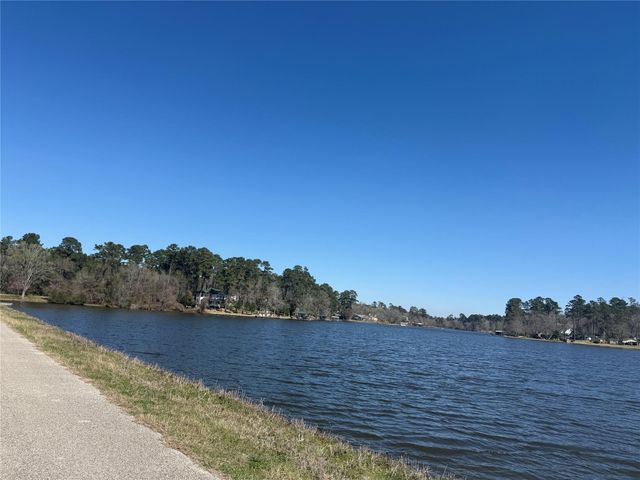 202 Sunset Lake Road, Huntsville, TX 77340