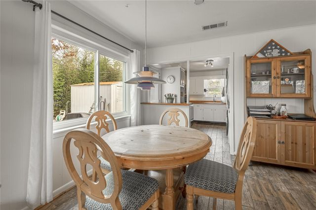 202 Sunset Lake Road, Huntsville, TX 77340