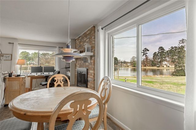 202 Sunset Lake Road, Huntsville, TX 77340