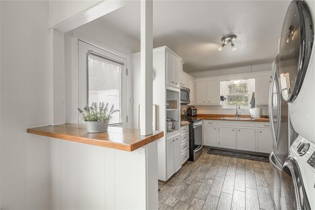 202 Sunset Lake Road, Huntsville, TX 77340