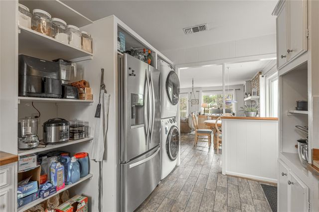 202 Sunset Lake Road, Huntsville, TX 77340