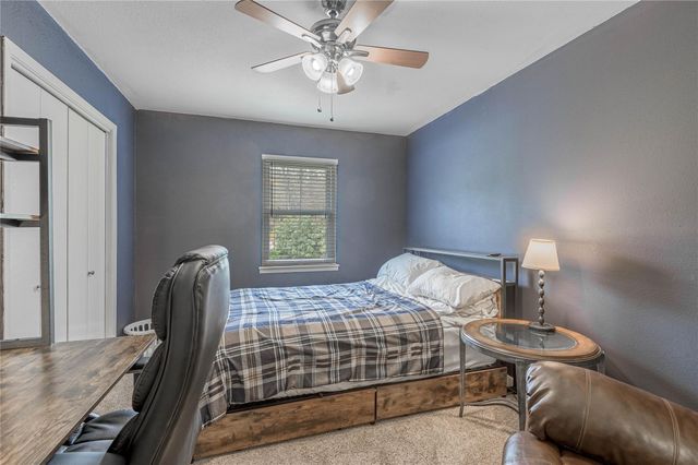 202 Sunset Lake Road, Huntsville, TX 77340