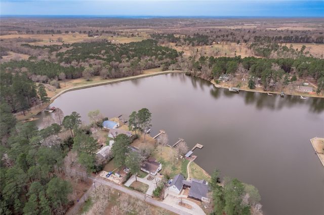 202 Sunset Lake Road, Huntsville, TX 77340