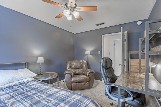 202 Sunset Lake Road, Huntsville, TX 77340