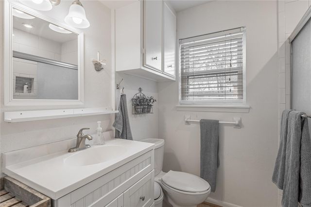 202 Sunset Lake Road, Huntsville, TX 77340