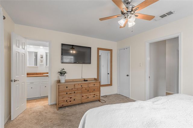 202 Sunset Lake Road, Huntsville, TX 77340